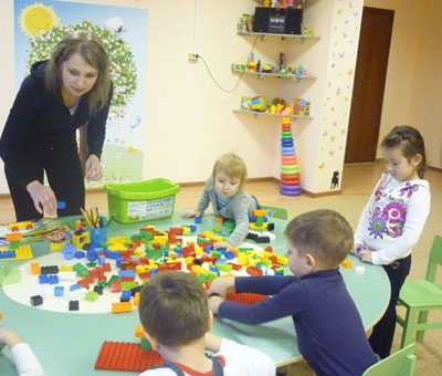 Lego-конструирование в детском клубе Шелковые детки