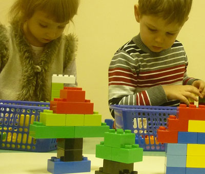 Lego-конструирование в детском клубе Шелковые детки