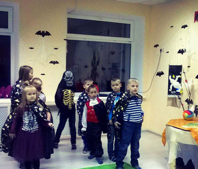 Хэллоуин в детском клубе Шелковые детки