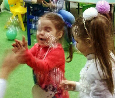 Праздник воздушных шаров в детском развивающем клубе Шелковые детки