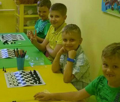 Шахматный клуб в клубе Шелковые детки