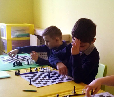 Шахматы в развивающем клубе Шелковые детки