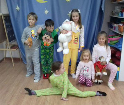 Пижамная вечеринка в детском клубе Шелковые детки