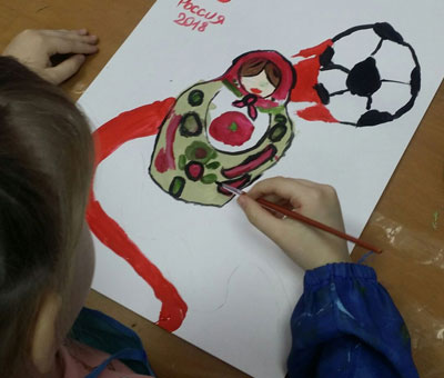 рисуем футбол в детском развивающем клубе Шелковые детки