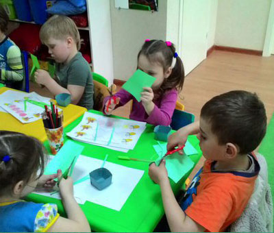 Развивающие занятия для детей от 3 до 5 лет в Шелковые детки